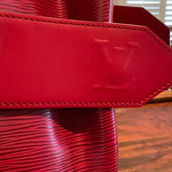 🏆LOUIS VUITTON Epi Bucket Bag Sac D’epaule with Pochette Castilian Red - Picture 8 of 13